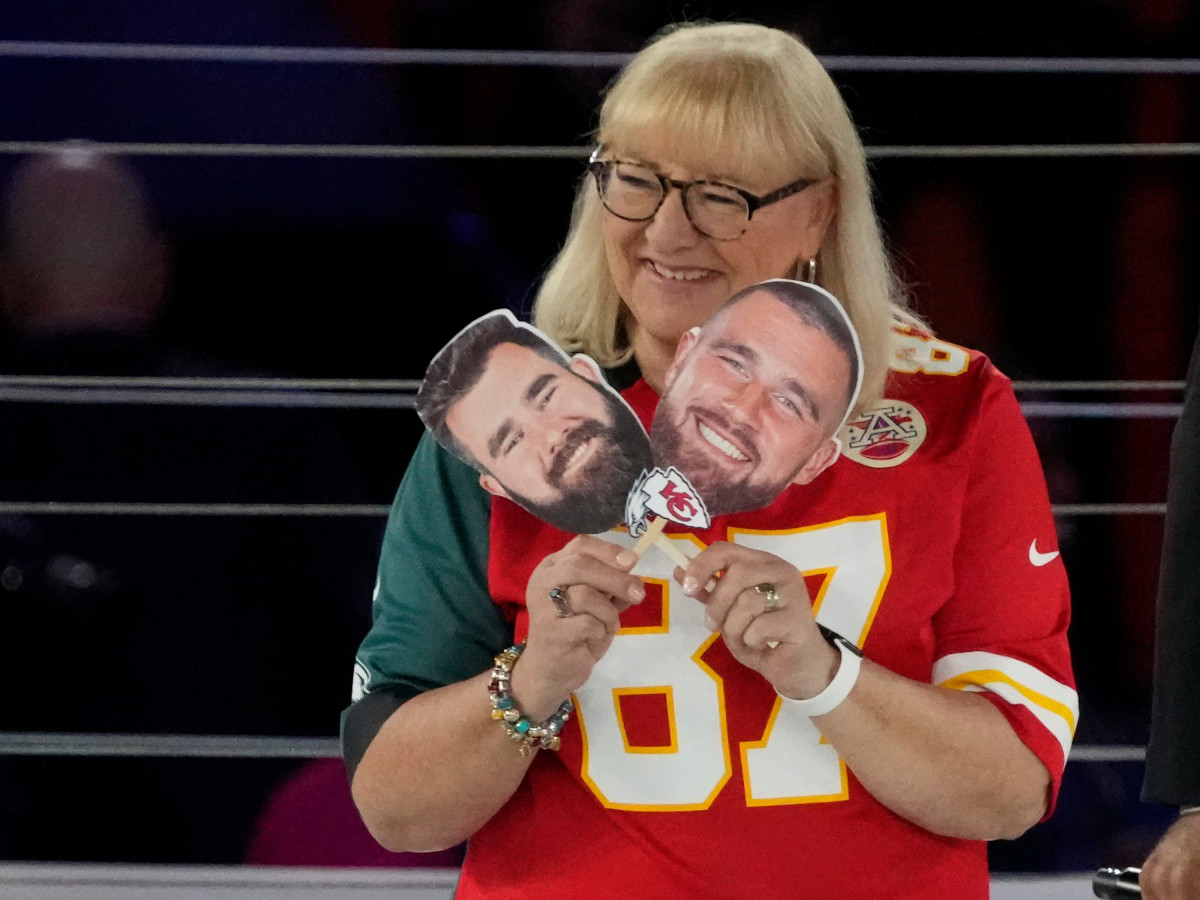 Donna Kelce sends loud message to all the haters after Travis Kelce's slow  start to the 2024 season - A to Z Sports