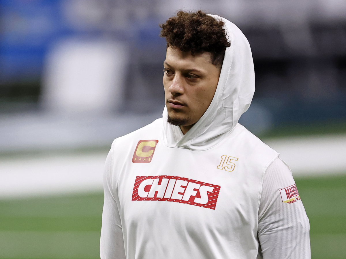 Chiefs QB Patrick Mahomes connects with legendary athlete who accomplished the one post-season feat that Mahomes is still chasing - A to Z Sports