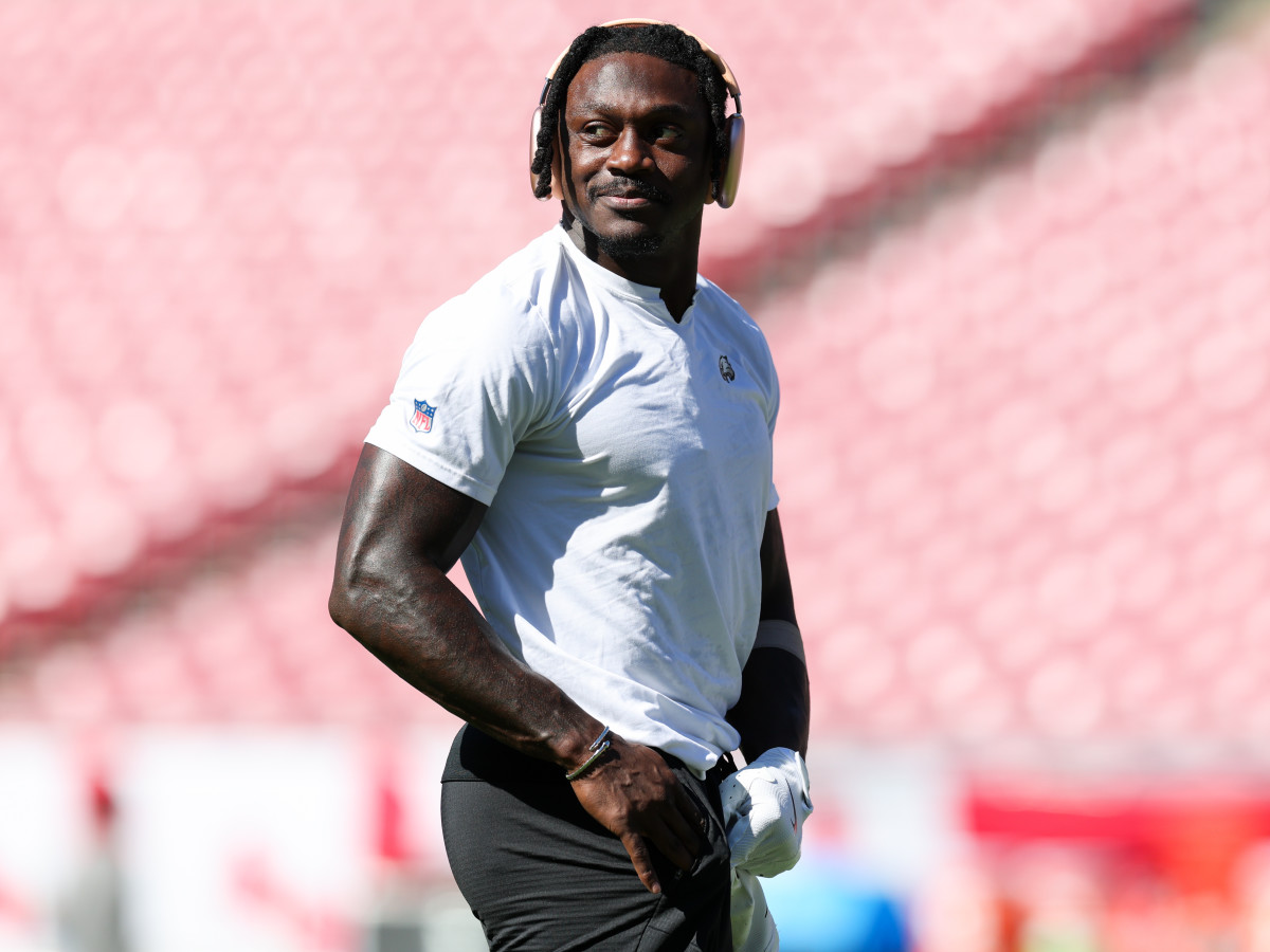 A.J. Brown is back to sending cryptic messages despite Eagles' dramatic win in Tampa Bay - A to Z Sports