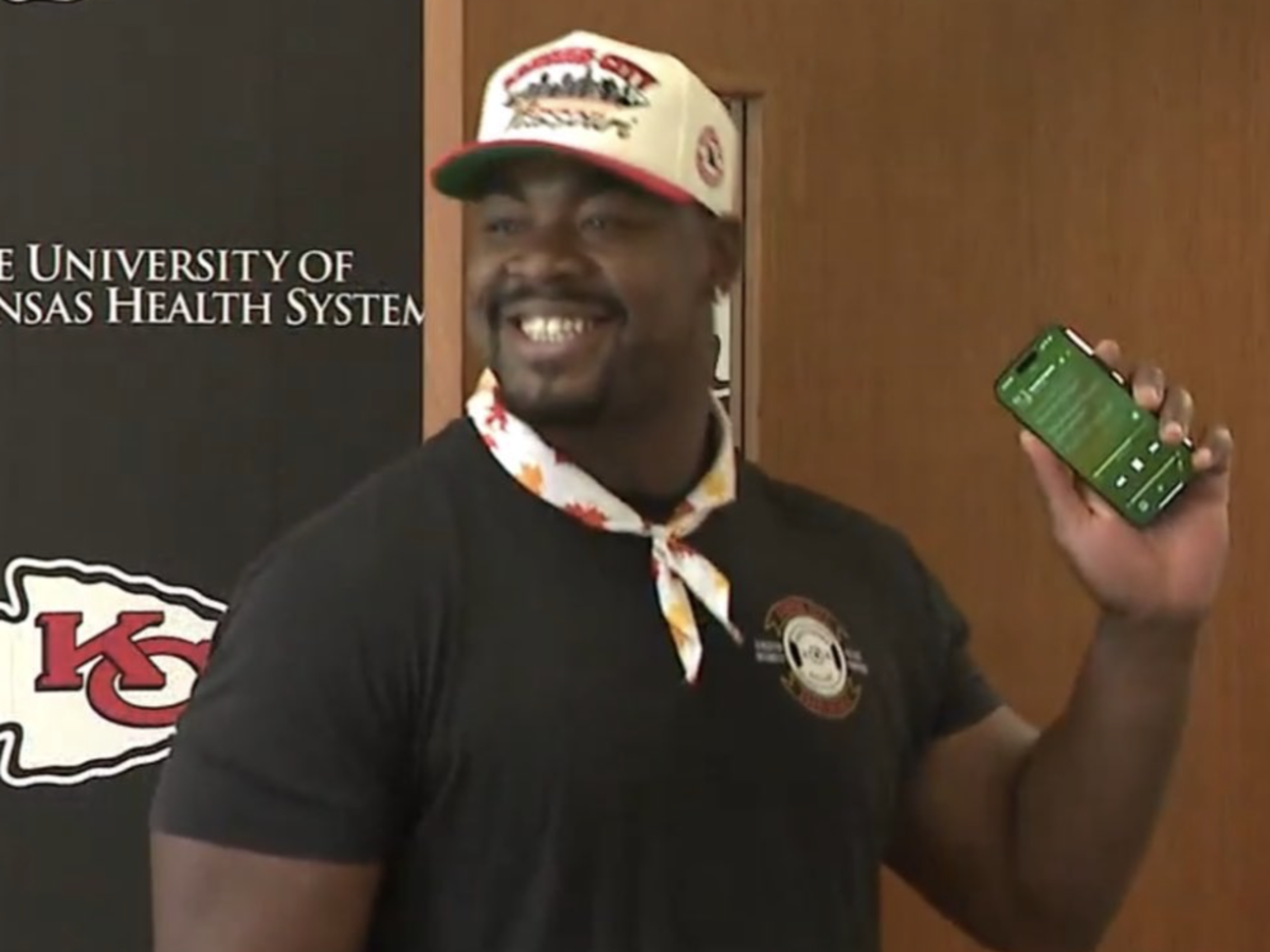 Chiefs star Chris Jones could be Taylor Swift's new backup singer after  latest antics - A to Z Sports