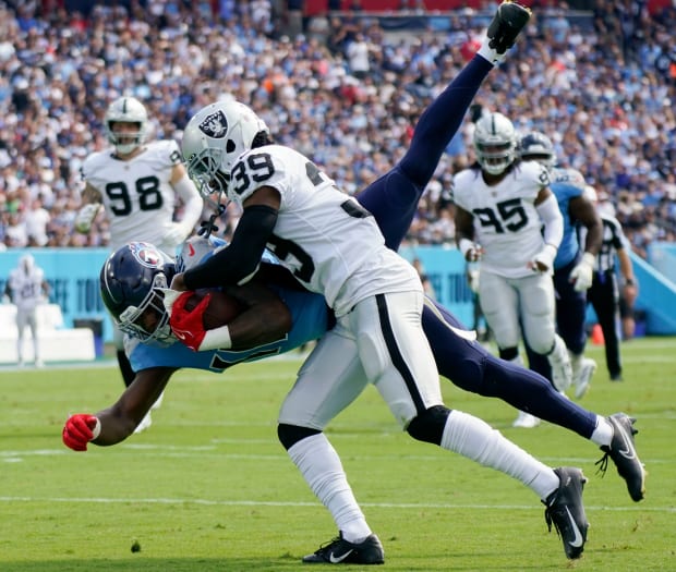 Raiders CB Nate Hobbs Gets Love From Devon Witherspoon At The NFL Combine  #shorts 