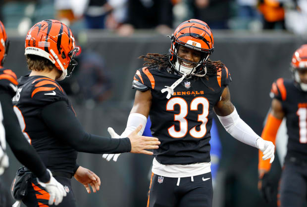 Cincinnati Bengals cornerback Tre Flowers (33) celebrates during