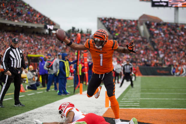 Cincinnati Bengals - Last uniform combo of the year: ⬜ jerseys, ⬛ pants  #CINvsBAL #Bengals50