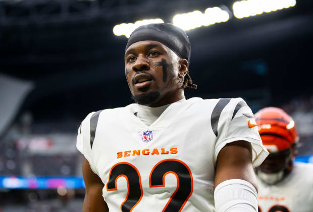 Bengals cornerback Chidobe Awuzie on track to quickly come off PUP