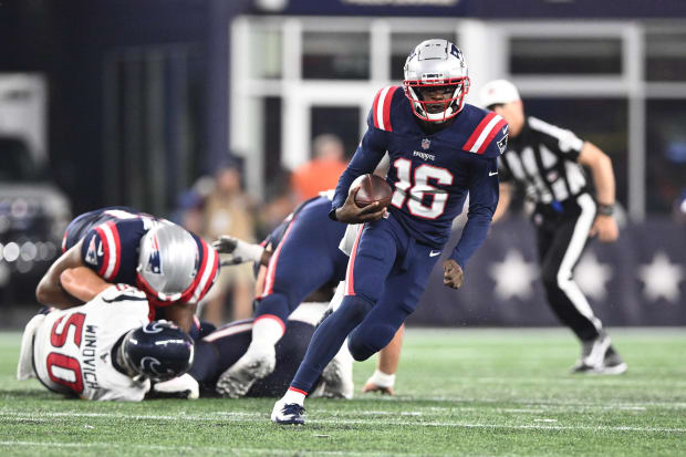 Patriots' Malik Cunningham has impressive debut at QB after spending  training camp at WR 