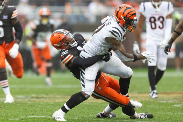 Bengals vs Titans Injury Report: Irv Smith and Charlie Jones out