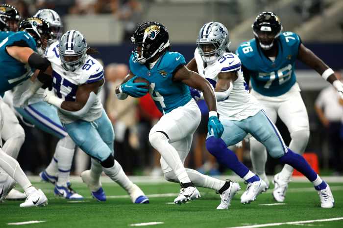 Cowboys: LB's Damone Clark, DeMarvion Overshown Shine In Preseason Opener