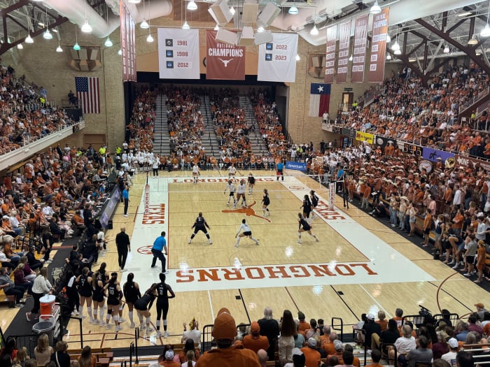 Texas A&M volleyball stuns No. 7 Texas in fiveset thriller as Lone