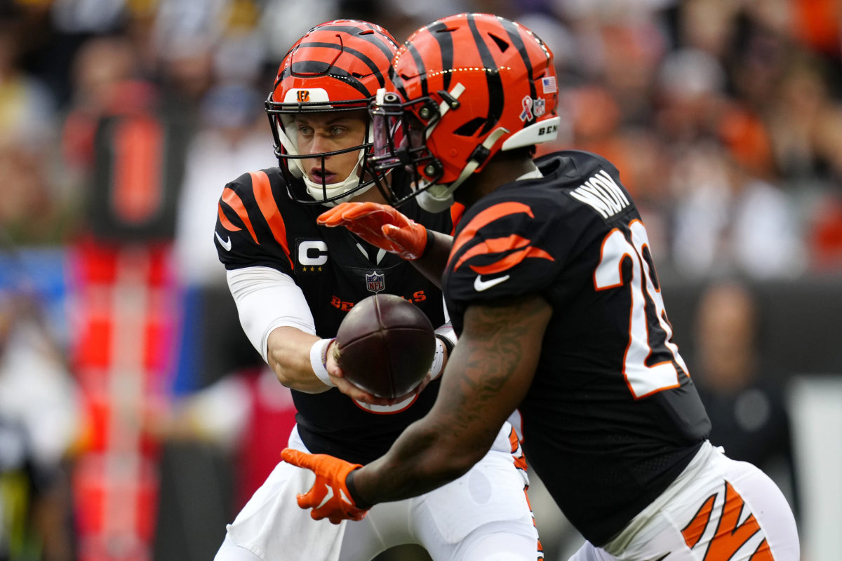 Joe Mixon tossing his game ball to the Offensive line. Love this