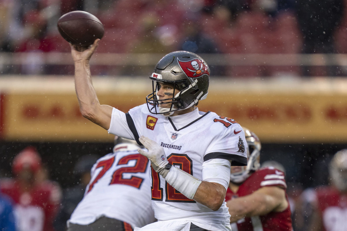 SANTA CLARA, CA - DECEMBER 11: Tampa Bay Buccaneers quarterback