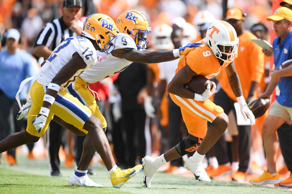 Tennessee football will finish with an 8-2 record, former Vols OL says