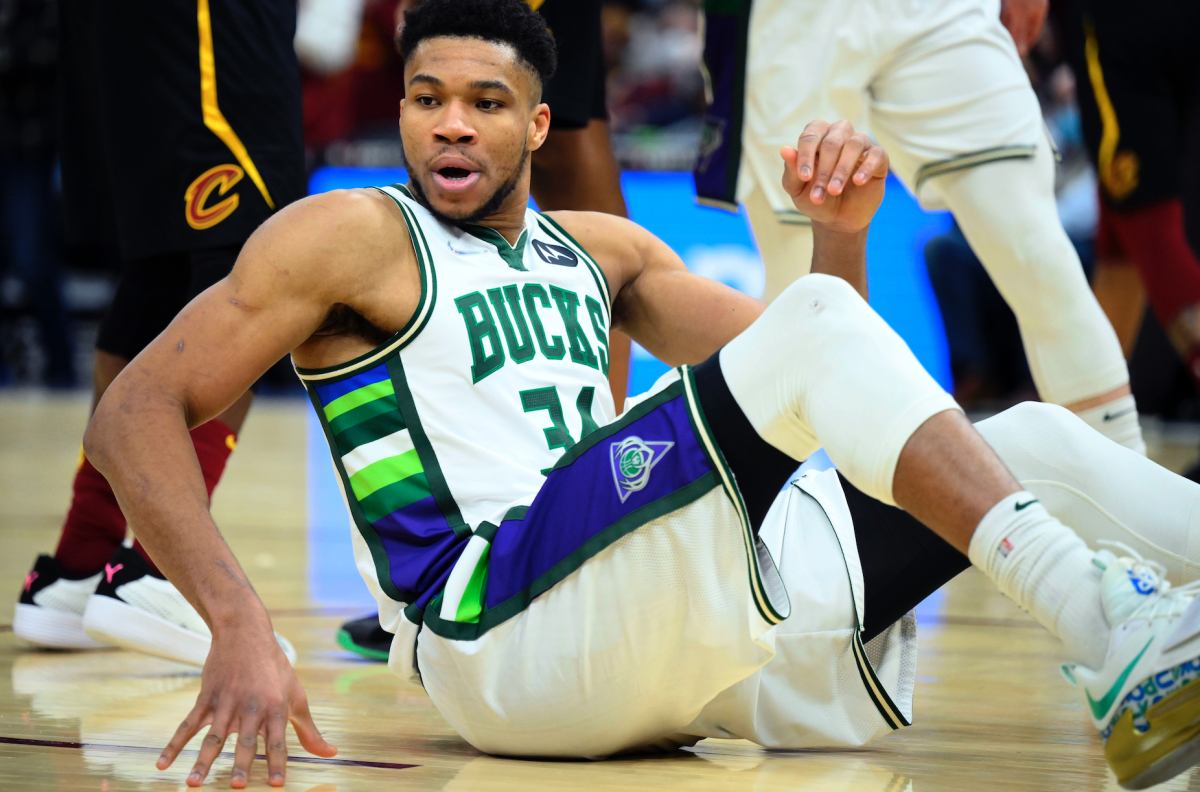 Watch: Giannis Antetokounmpo ate chicken wings DURING his post-game ...