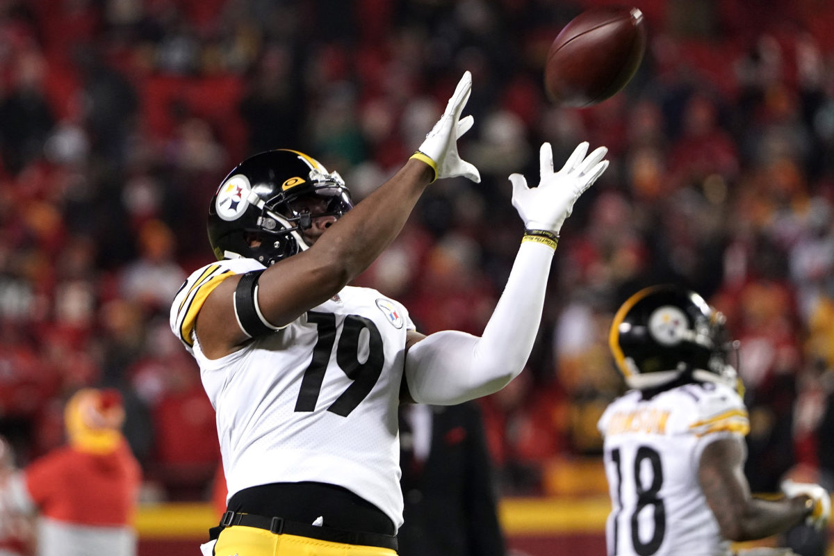 NFL on X: Chiefs are signing wide receiver JuJu Smith-Schuster to a  one-year, $10.75 million deal. (via @RapSheet)  / X