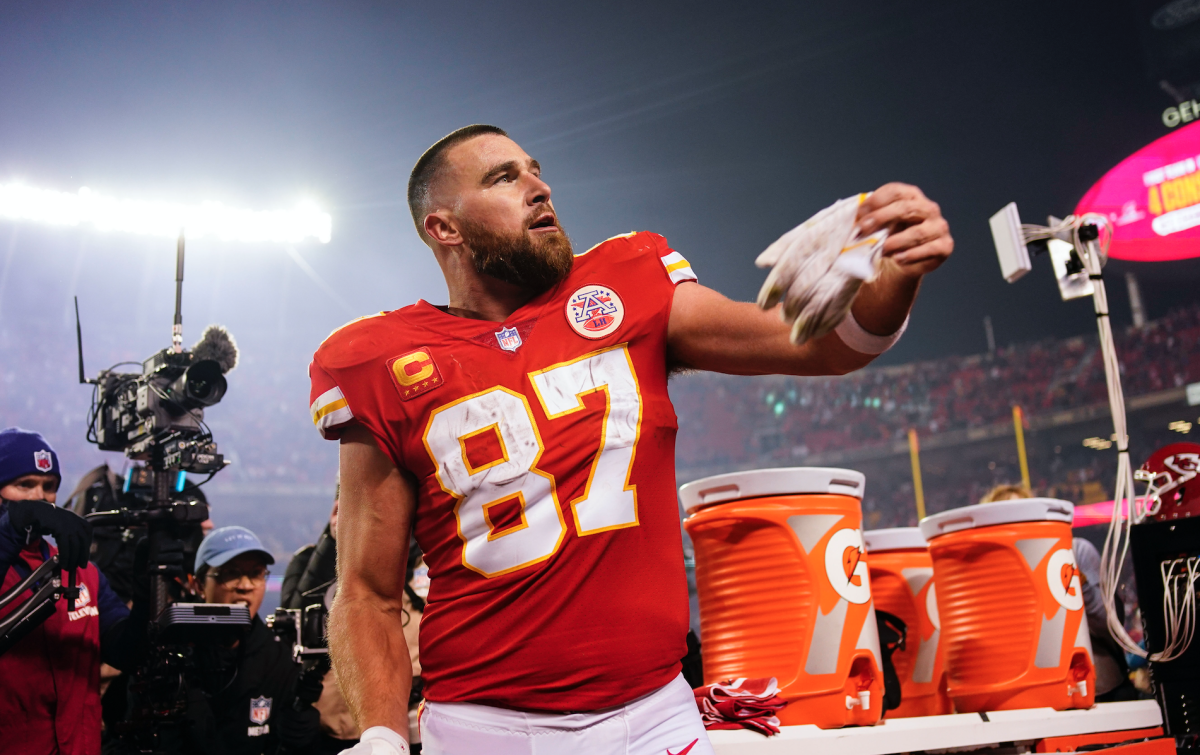 How Travis Kelce proved he's an elite leader during a tense moment in