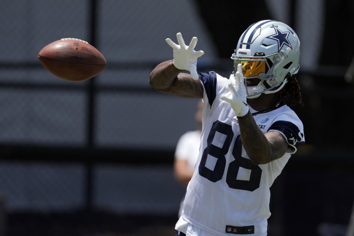 Cowboys WR CeeDee Lamb Sends Message on Adding Veteran Pass Catcher