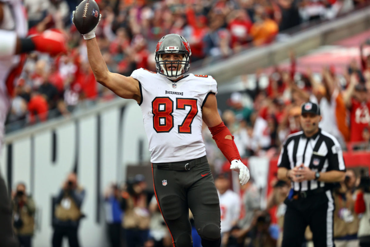 Bucs Urged to 'Do Whatever It Takes' for Rob Gronkowski