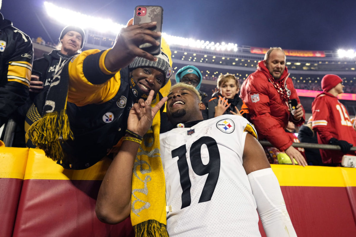 JuJu Smith-Schuster Says His Favorite Steelers Teammates Were His