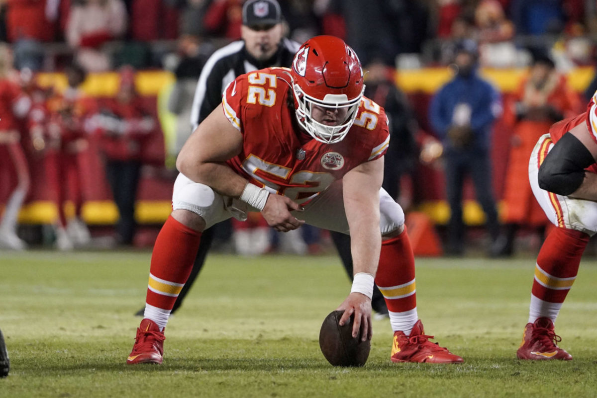 Chiefs' Humphrey, Smith playing leading offensive line