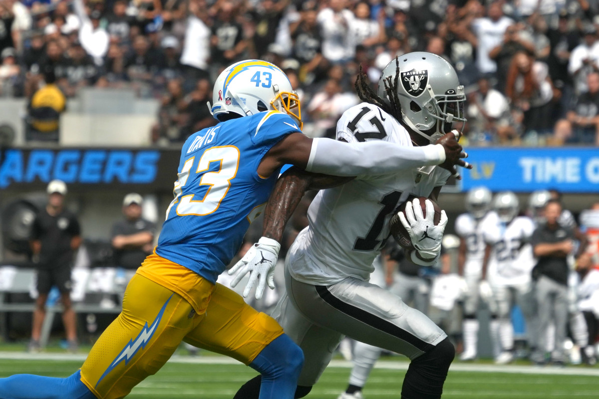 Derek Carr enters 200 TD pass club, BFF Davante Adams ruins everything