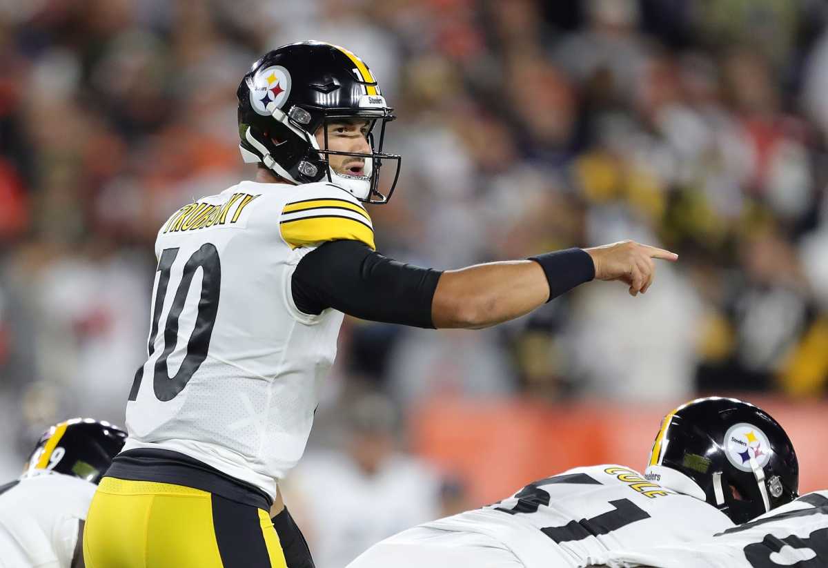 Steelers' center joins troublesome locker room trend - A to Z Sports