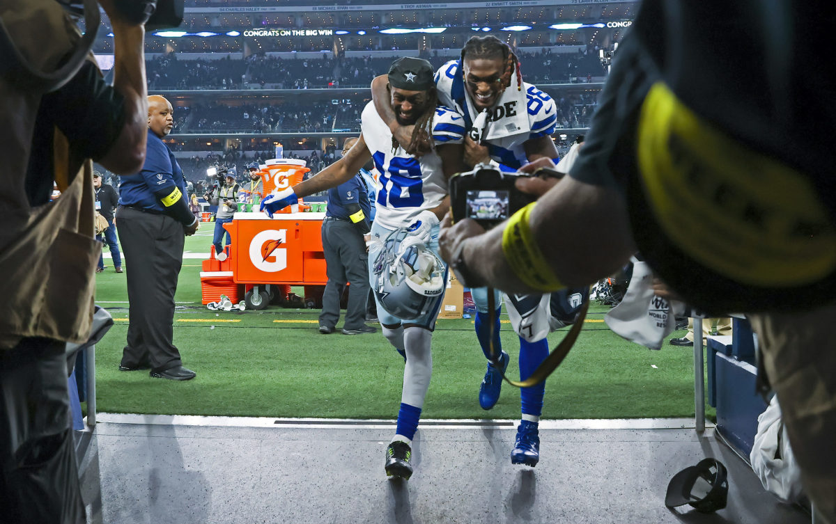 Arlington, United States. 24th Dec, 2022. Dallas Cowboys CeeDee Lamb makes  a 36-yard touchdown catch against the Philadelphia Eagles during their NFL  game at AT&T Stadium in Arlington, Texas on Saturday, December