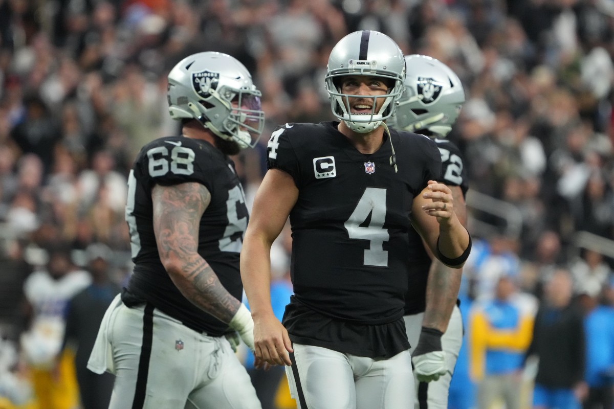 Carr Drives Raiders To Control