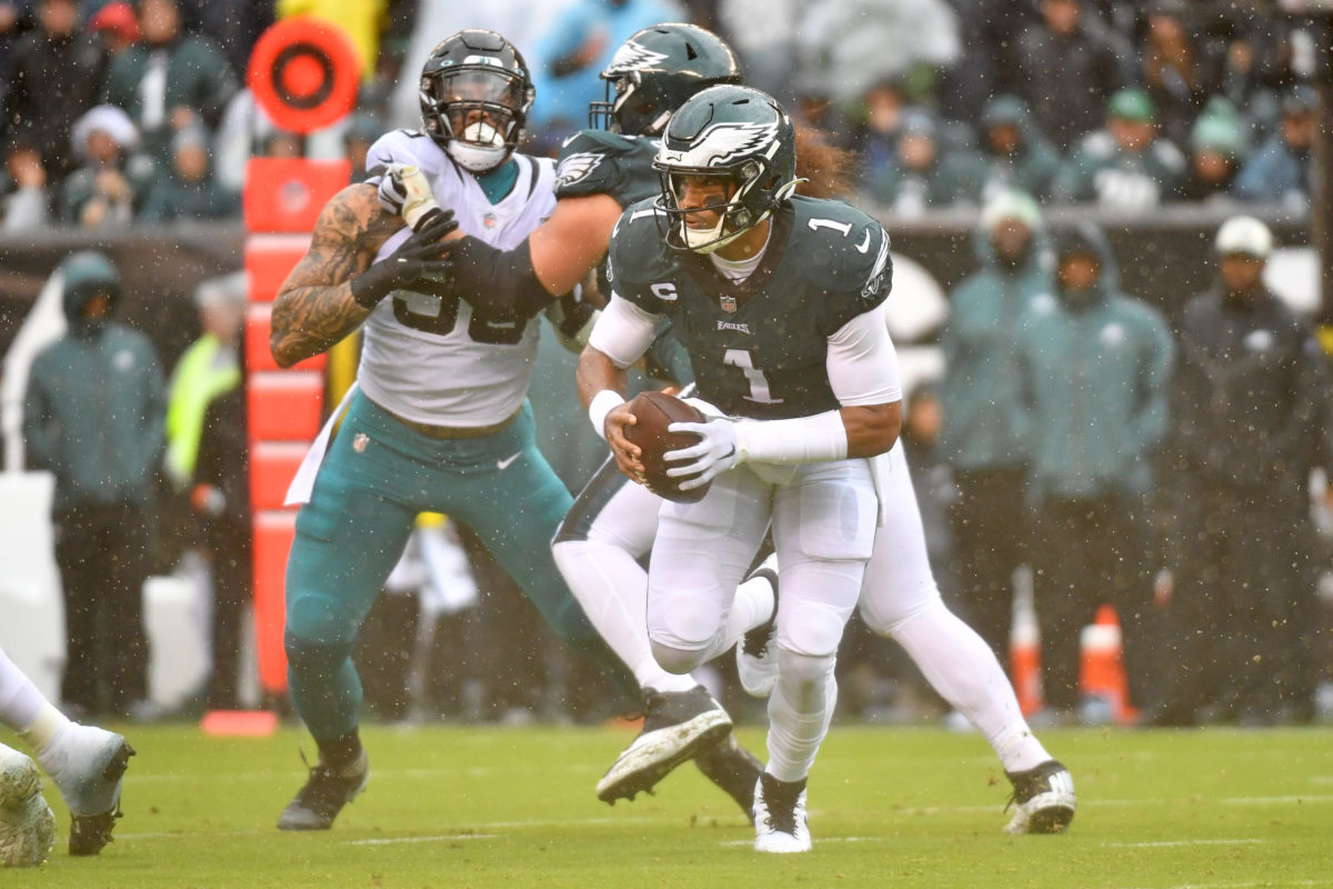 Eagles shake off slow start vs. Jaguars, remain only unbeaten team in NFL