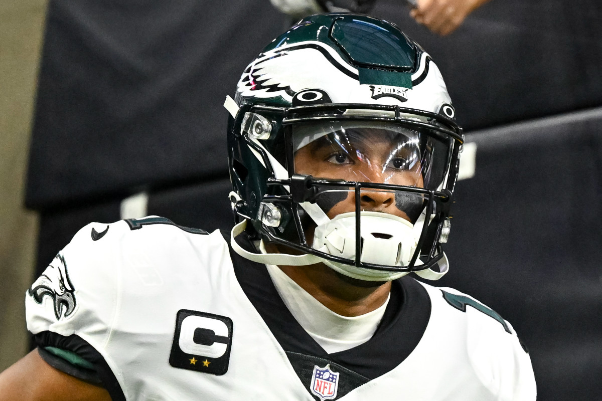 Eagles' Jalen Hurts had the perfect way to not let his teammate get down