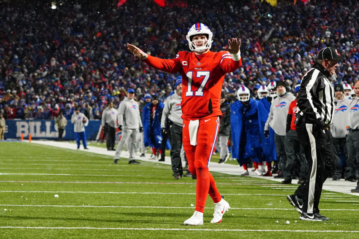 Bills QB Josh Allen Trolls Commanders Fan in End Zone [VIDEO