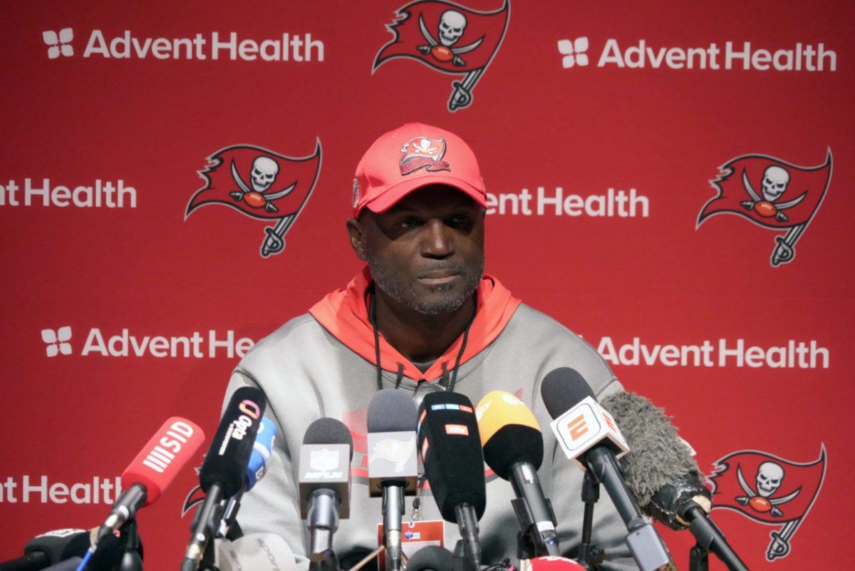 Browns, Bucs Injury Report: Newsome out, Fournette doubtful, Vea