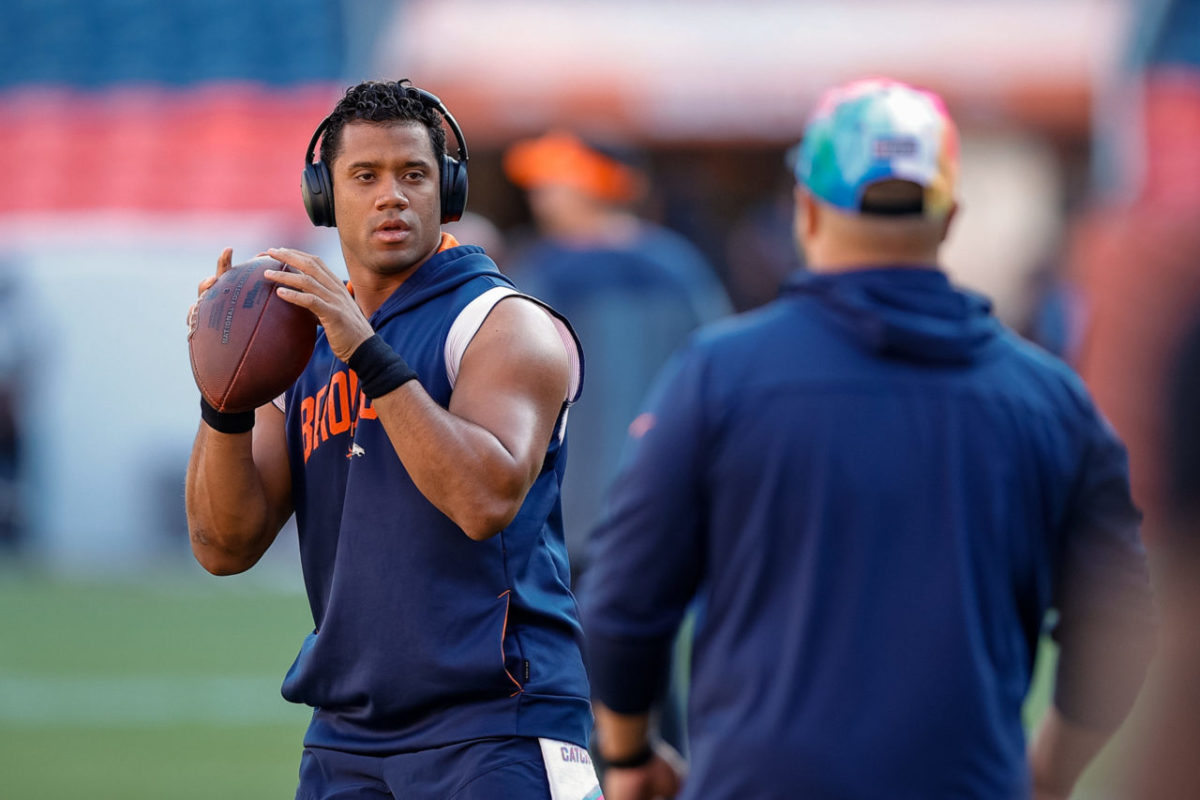 Seahawks QB Russell Wilson takes the red carpet at 2022 NFL Honors