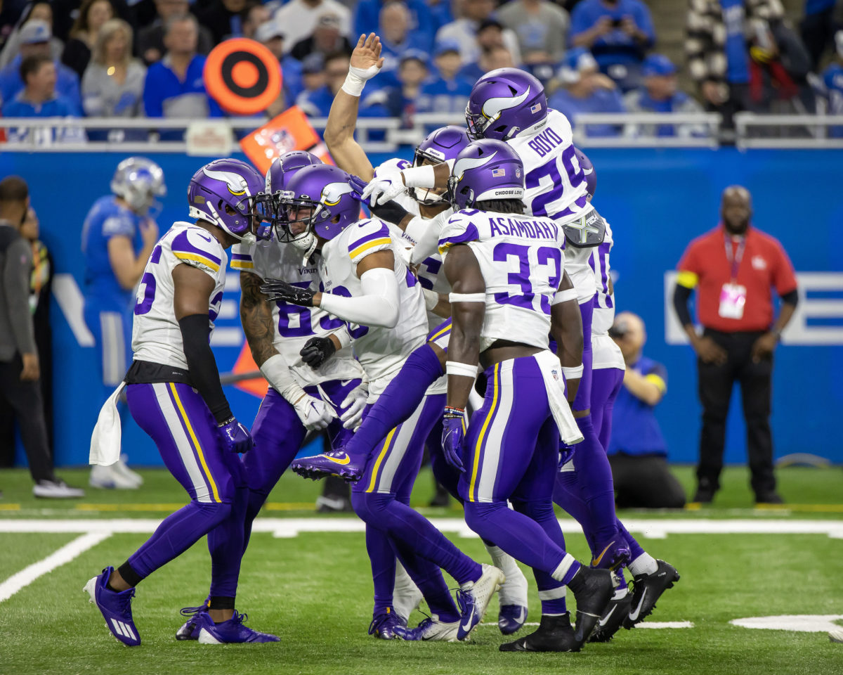 Minnesota Vikings still alive to claim much needed postseason advantage