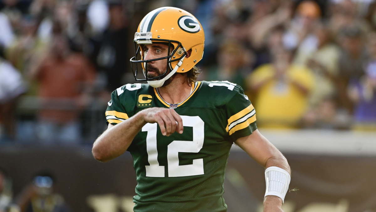 The Titans Aaron Rodgers trade rumors aren't going away anytime soon -  Music City Miracles