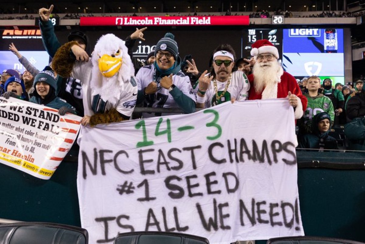 Bye, Eagles, Bye: Hurts returns; Philly secures NFC's top seed