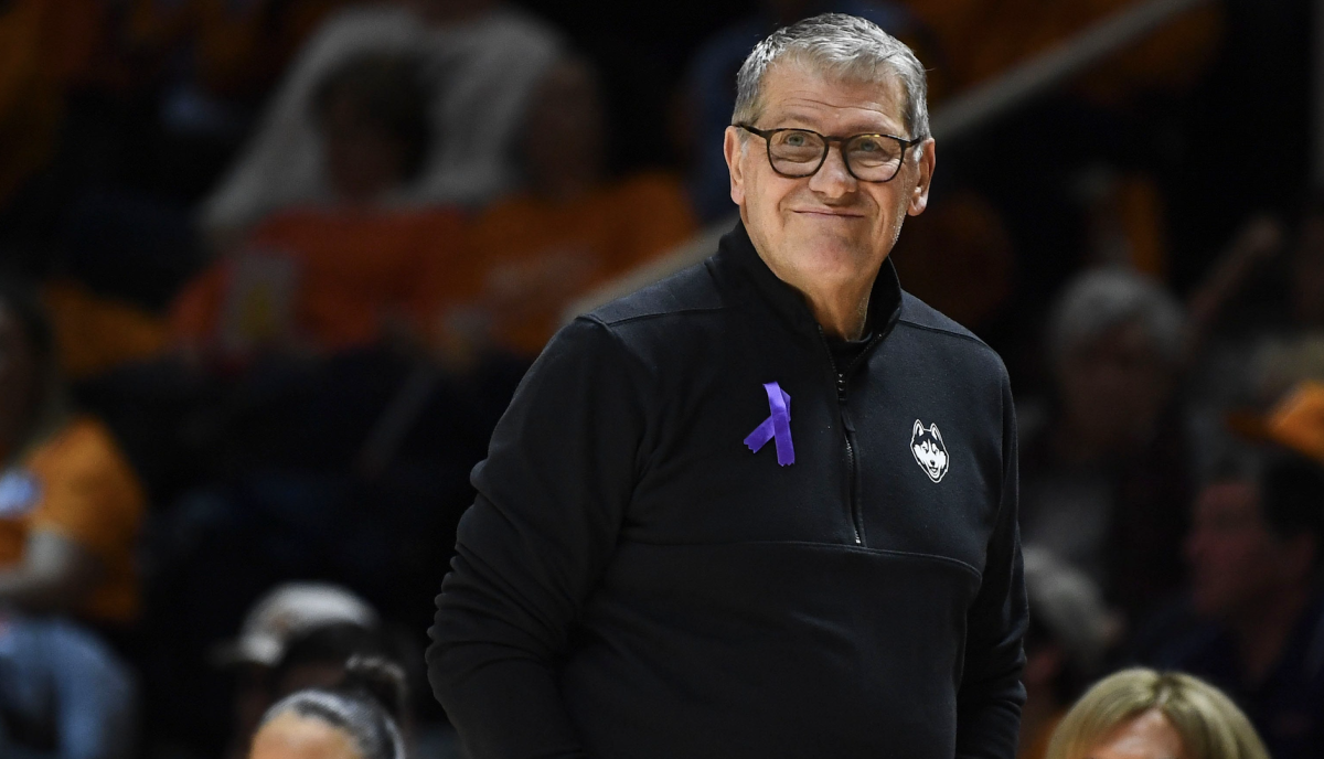 UConn HC Geno Auriemma Completely Embarrasses Himself During Game ...