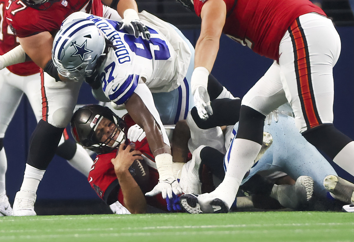 Cowboys vs. Buccaneers will be shaped by decision on C Ryan Jensen