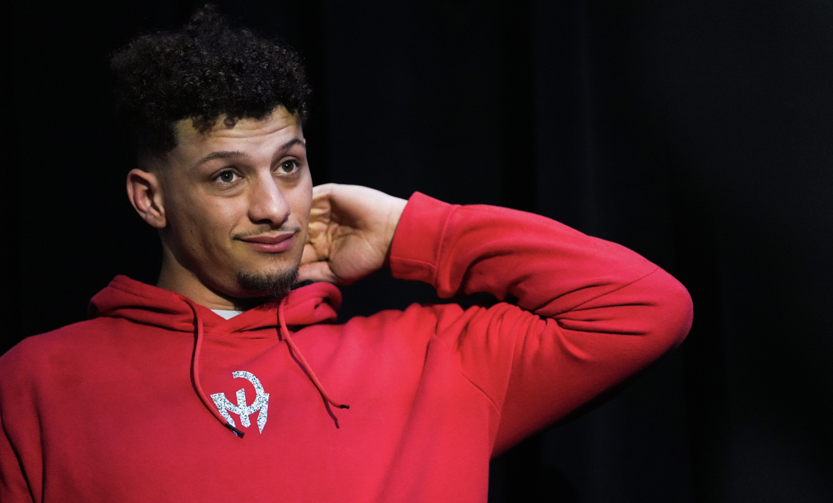 Chiefs QB Patrick Mahomes Received An Ovation For The Most Bizarre ...