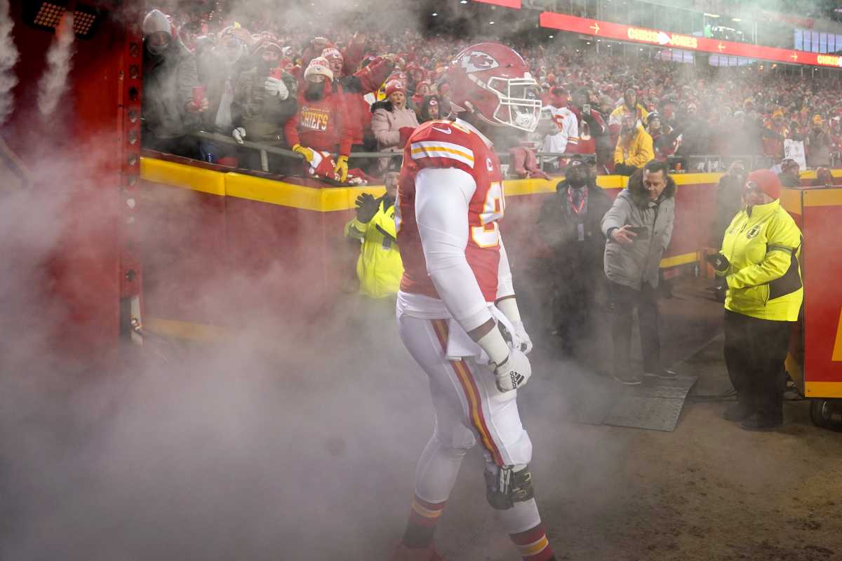 Chiefs give Pro Bowl DT Chris Jones franchise tag