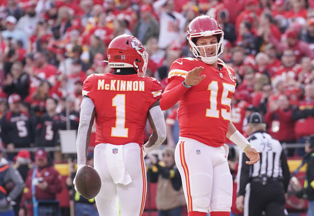 Chiefs keep leaning on McKinnon, other unsung players