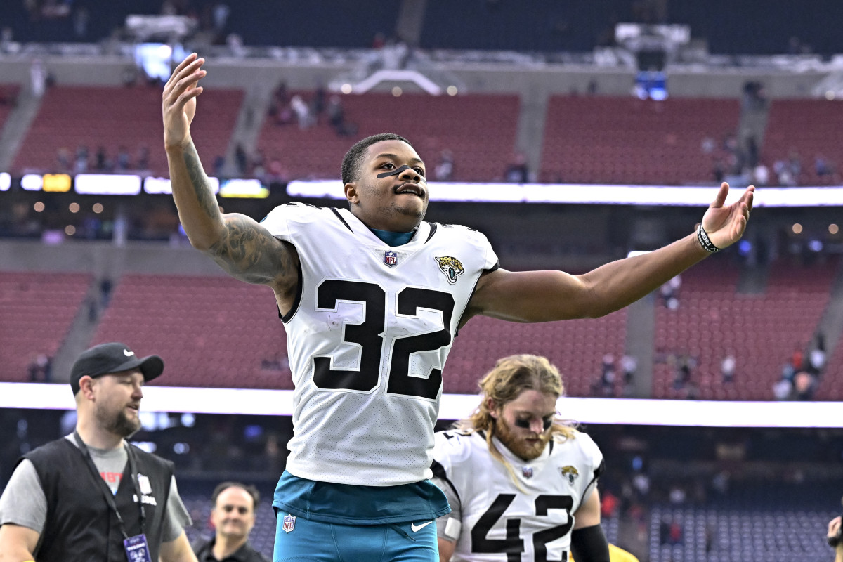 Jacksonville Jaguars running back D'Ernest Johnson (25) practices during  the NFL football team's OTA offseason workouts in Jacksonville, Fla.,  Monday, May 22, 2023. (AP Photo/Gary McCullough Stock Photo - Alamy