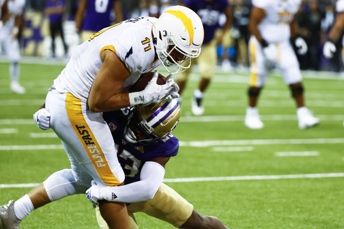 Central Michigan DE Thomas Incoom joins Denver Broncos as undrafted free  agent 