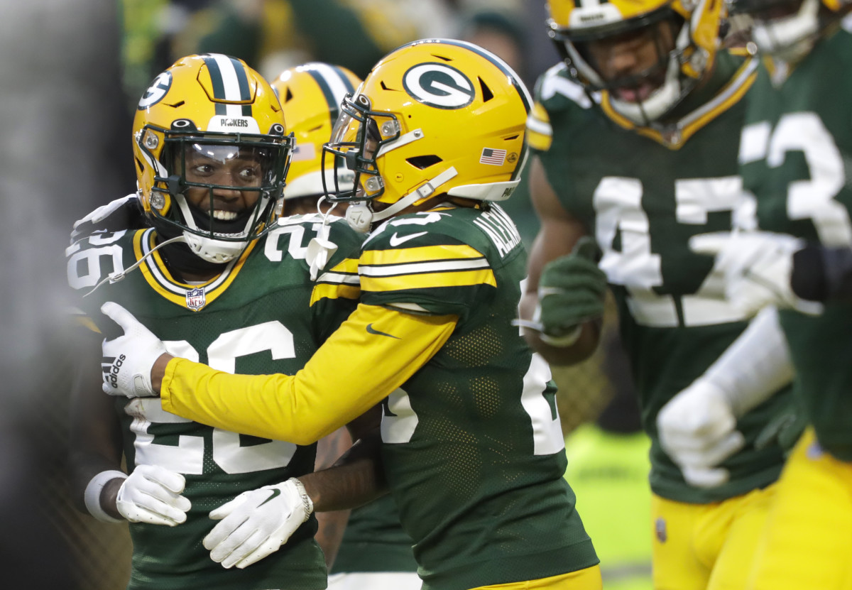 ESPN - Green Bay Packers' 1st-rounder Jaire Alexander graduated while  rocking his new jersey underneath his gown 