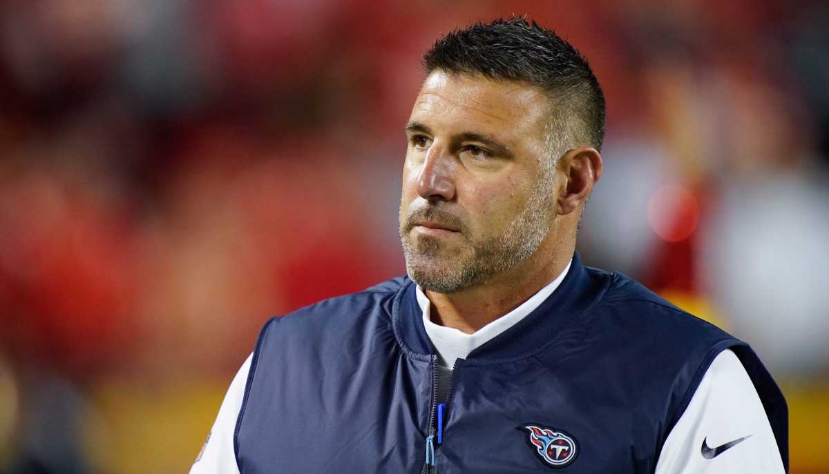 Patrick Mahomes Praises Mike Vrabel In Netflix’s 'Quarterback' Docuseries