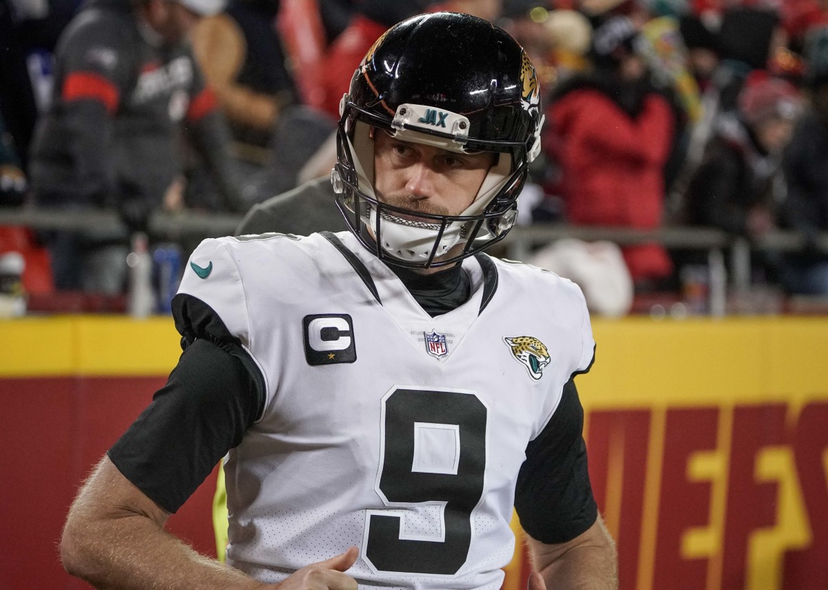 Jacksonville Jaguars kicker Brandon McManus (10) talks with teammates  during an NFL football practice, Tuesday, May 30, 2023, in Jacksonville,  Fla. (AP Photo/John Raoux Stock Photo - Alamy