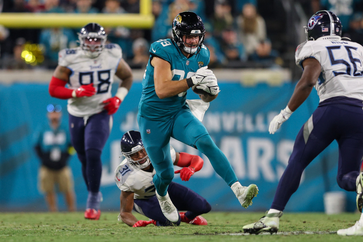 JACKSONVILLE, FL - JULY 25: Jacksonville Jaguars tight end Evan