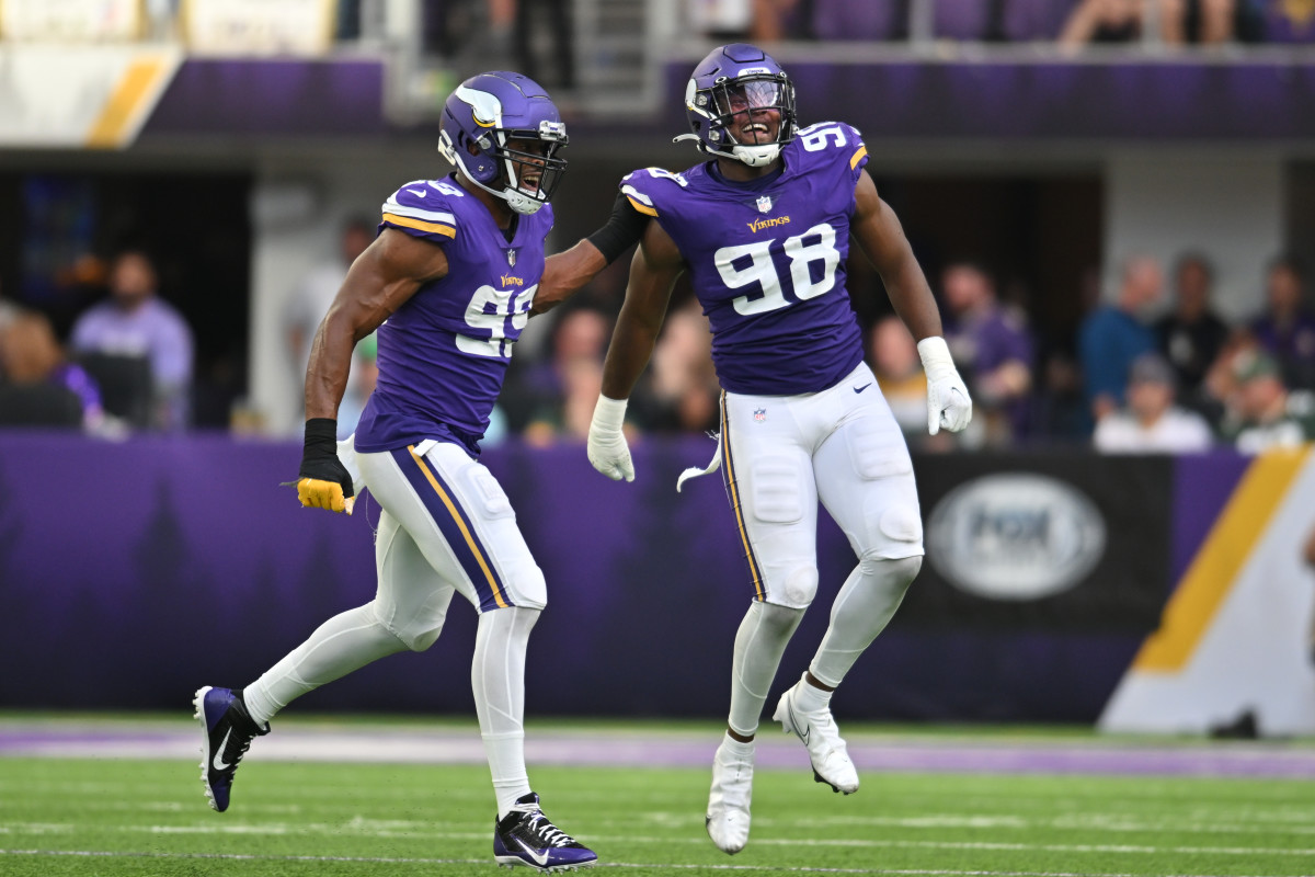 Reaction: Vikings respond to rebuild talks by re-signing star player