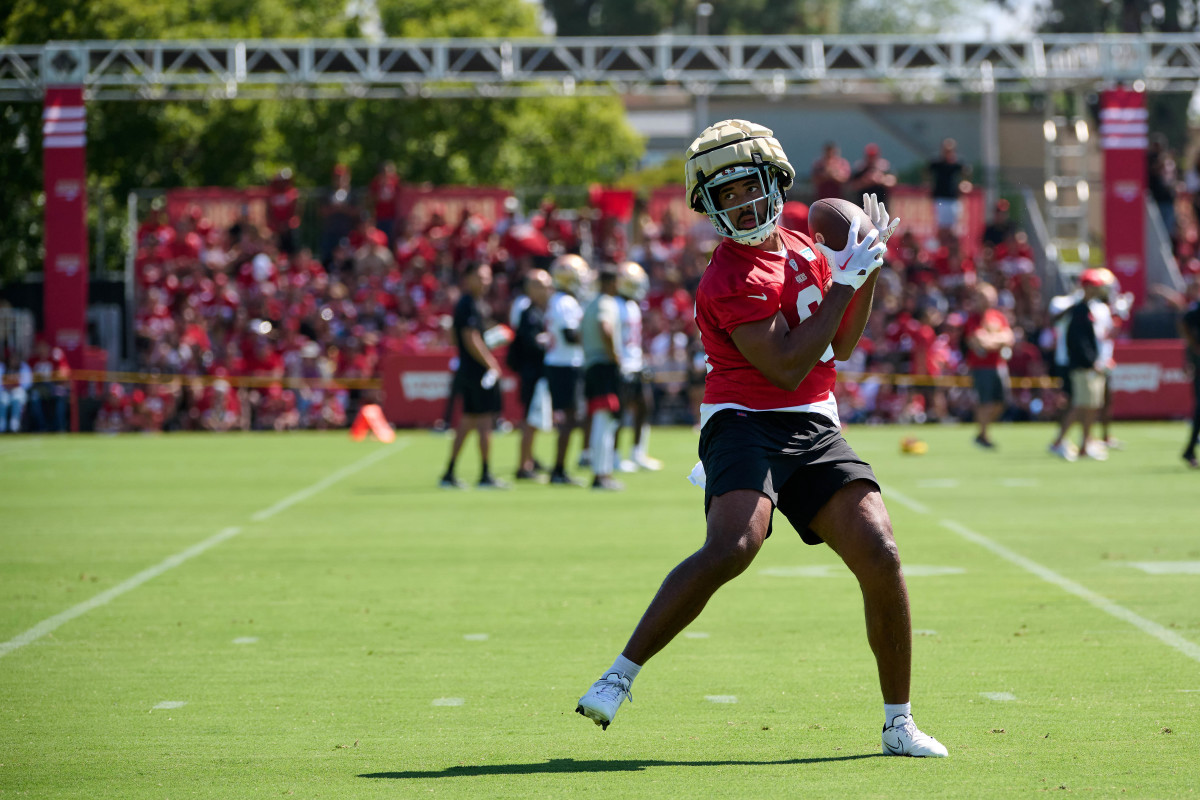 49ers star Deebo Samuel inspires at youth football camp - CBS San Francisco