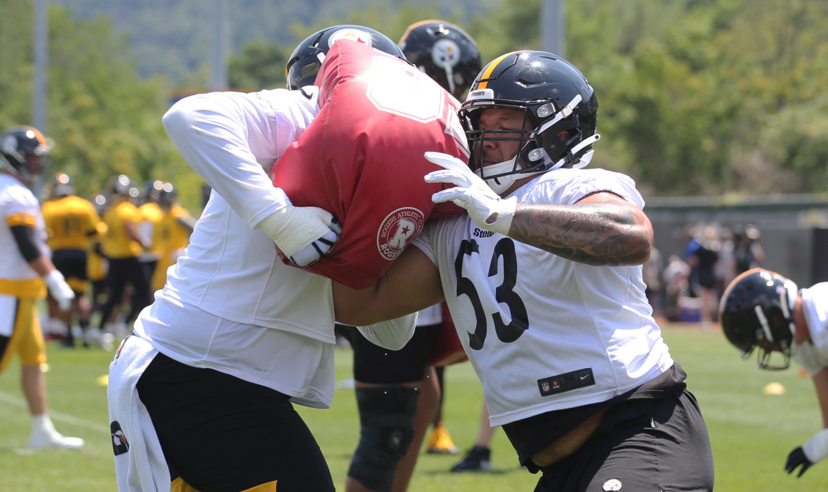 Pittsburgh Steelers fullback Derek Watt (44) during an NFL football  training camp practice, Monday, Aug. 24, 2020, in Pittsburgh. (AP  Photo/Keith Srakocic Stock Photo - Alamy