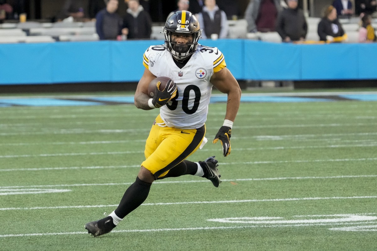 Pittsburgh Steelers fullback Derek Watt (44) during an NFL football  training camp practice, Monday, Aug. 24, 2020, in Pittsburgh. (AP  Photo/Keith Srakocic Stock Photo - Alamy