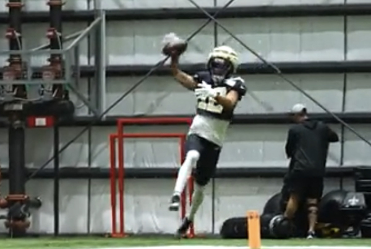 Saints WR Chris Olave Makes Incredible One-handed Grab During Practice